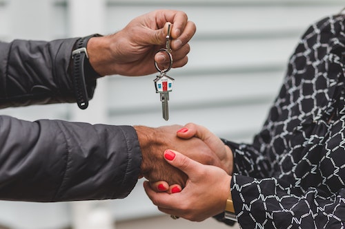 Realtor handing home keys to new homeowner