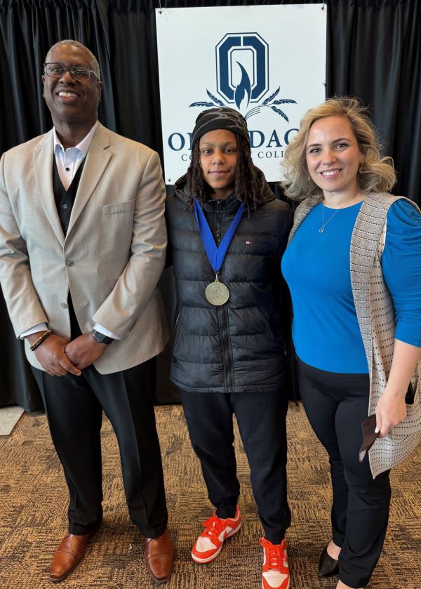 The Pinnacle Award recipient for EOP is Shyann Shaw (center). Also pictured are her presenter Ariel Lizzi (right) and Dr. Warren Hilton (left).
