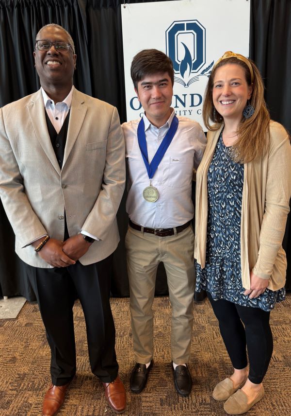 The Pinnacle Award recipient for CSTEP is Sharif Jafari (center). Also pictured is presenter Leslie Reid (right) and OCC President Dr. Warren Hilton (left).