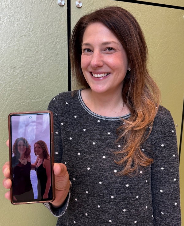Leslie Reid with her twin sister Sarah.