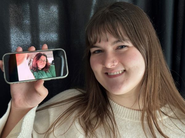 Allison Solan (right) with her twin sister Emily (left).