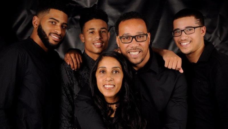 Karinda Shanes with her family