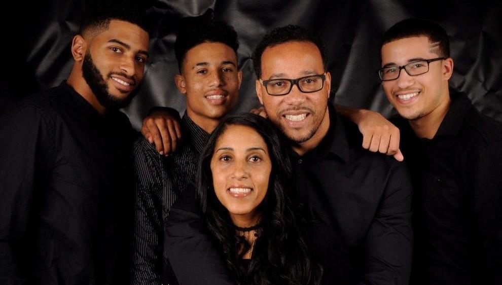 Karinda Shanes with her family Karinda Shanes with her family