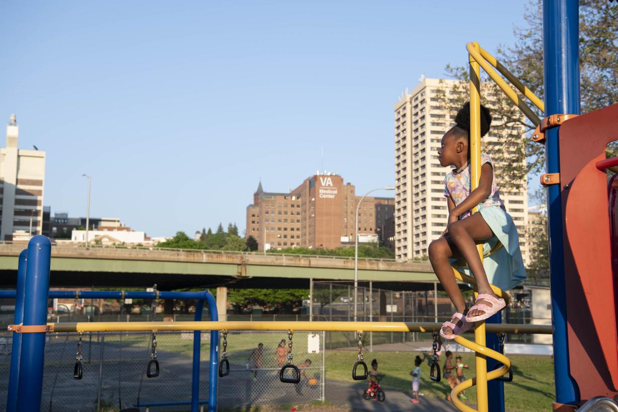 Ben Cleeton '13 shot this photograph in Syracuse while working for the New York Times on a story about the elevated portion of Interstate 81 through Syracuse and the effort to remove it. Ben Cleeton '13 shot this photograph in Syracuse while working for the New York Times on a story about the elevated portion of Interstate 81 through Syracuse and the effort to remove it.