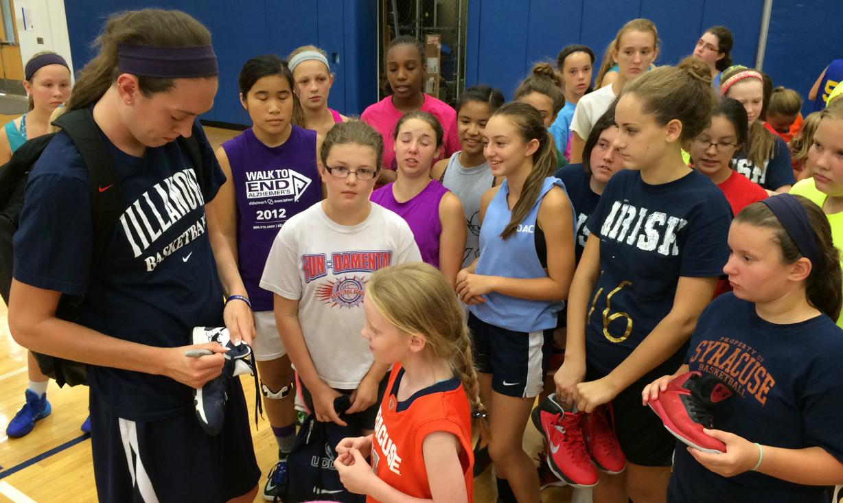 Women's Basketball attendees wait patiently for an autograph from Breanna Stewart.