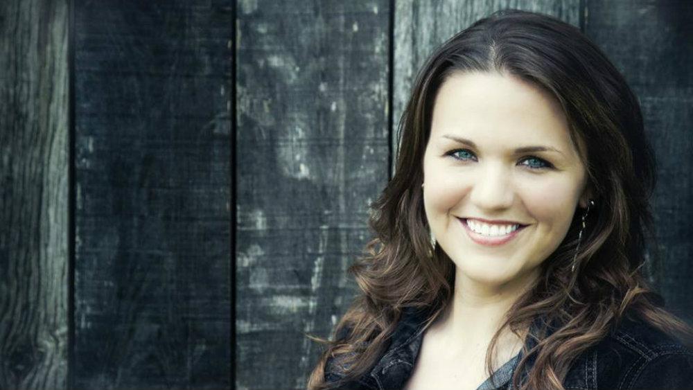 Country Strong: Cassidy Lynn '08